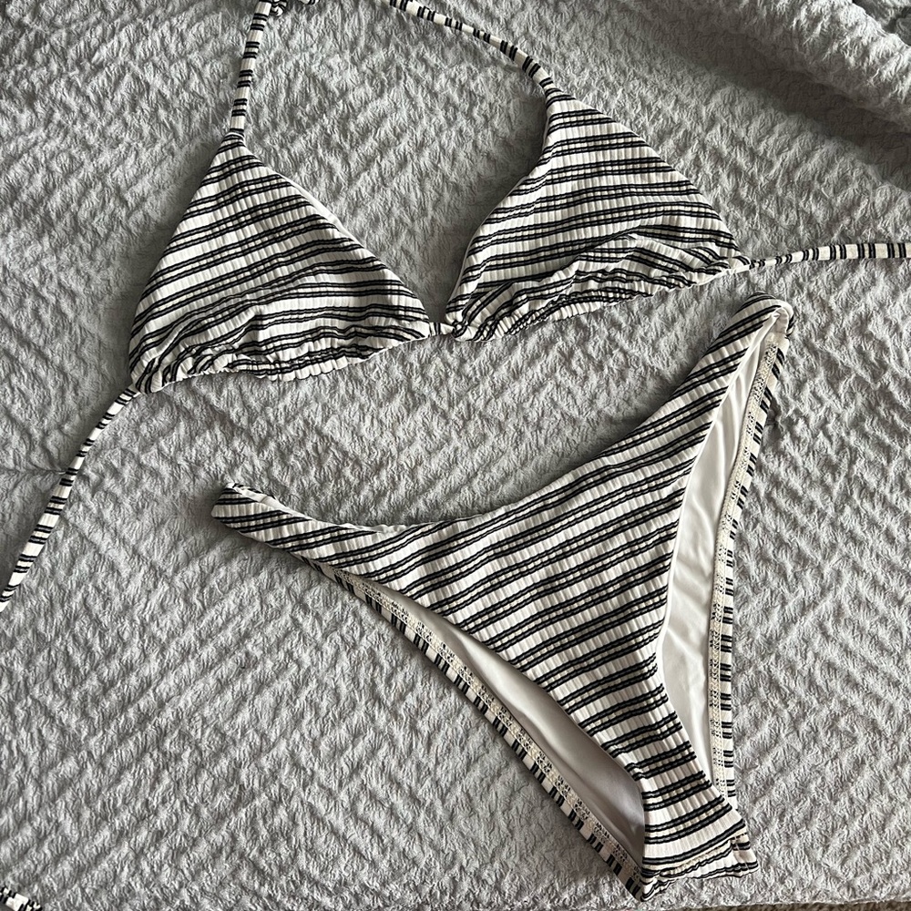 Vitamin A Gia Bikini Top & California High Leg Bikini Bottom